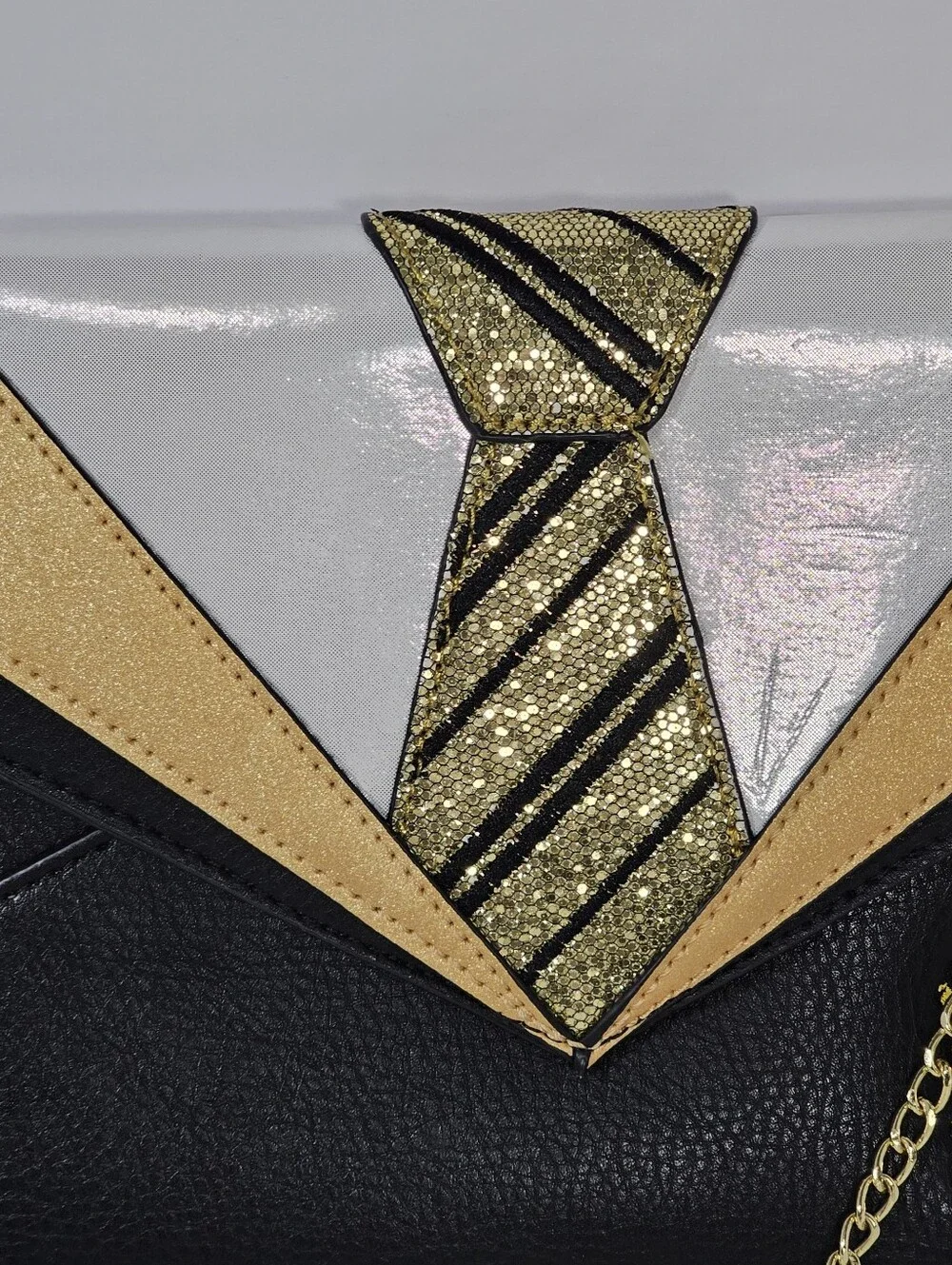 Danielle Nicole x Harry Potter Hufflepuff Uniform Clutch Gold Chain